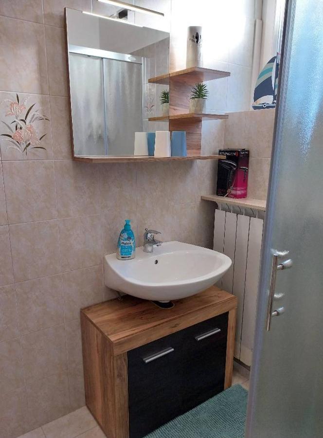 Apartmaji Pri Bosi Nogi Izola Bagian luar foto