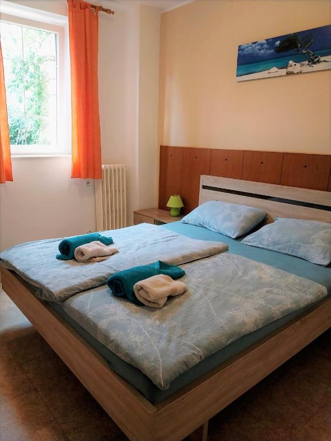 Apartmaji Pri Bosi Nogi Izola Bagian luar foto