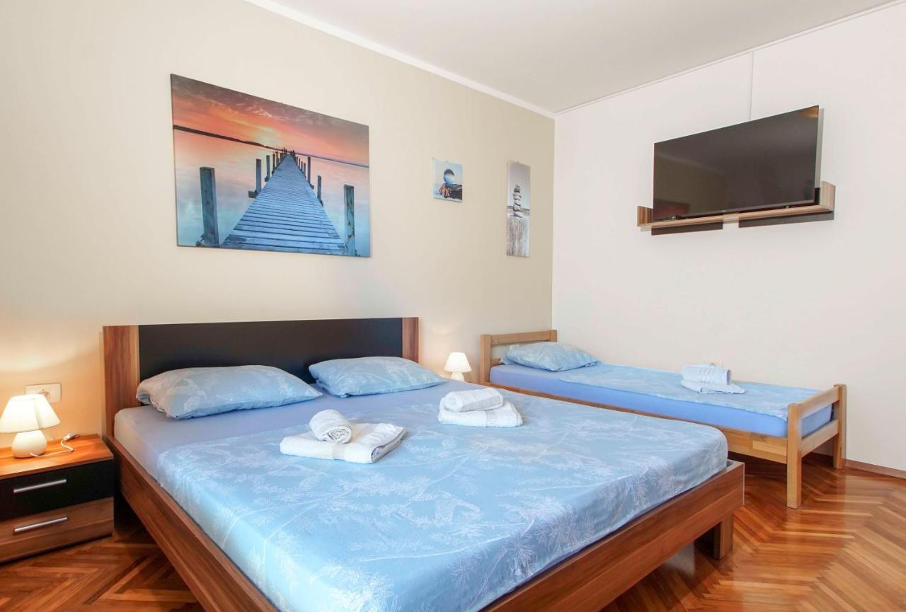 Apartmaji Pri Bosi Nogi Izola Bagian luar foto
