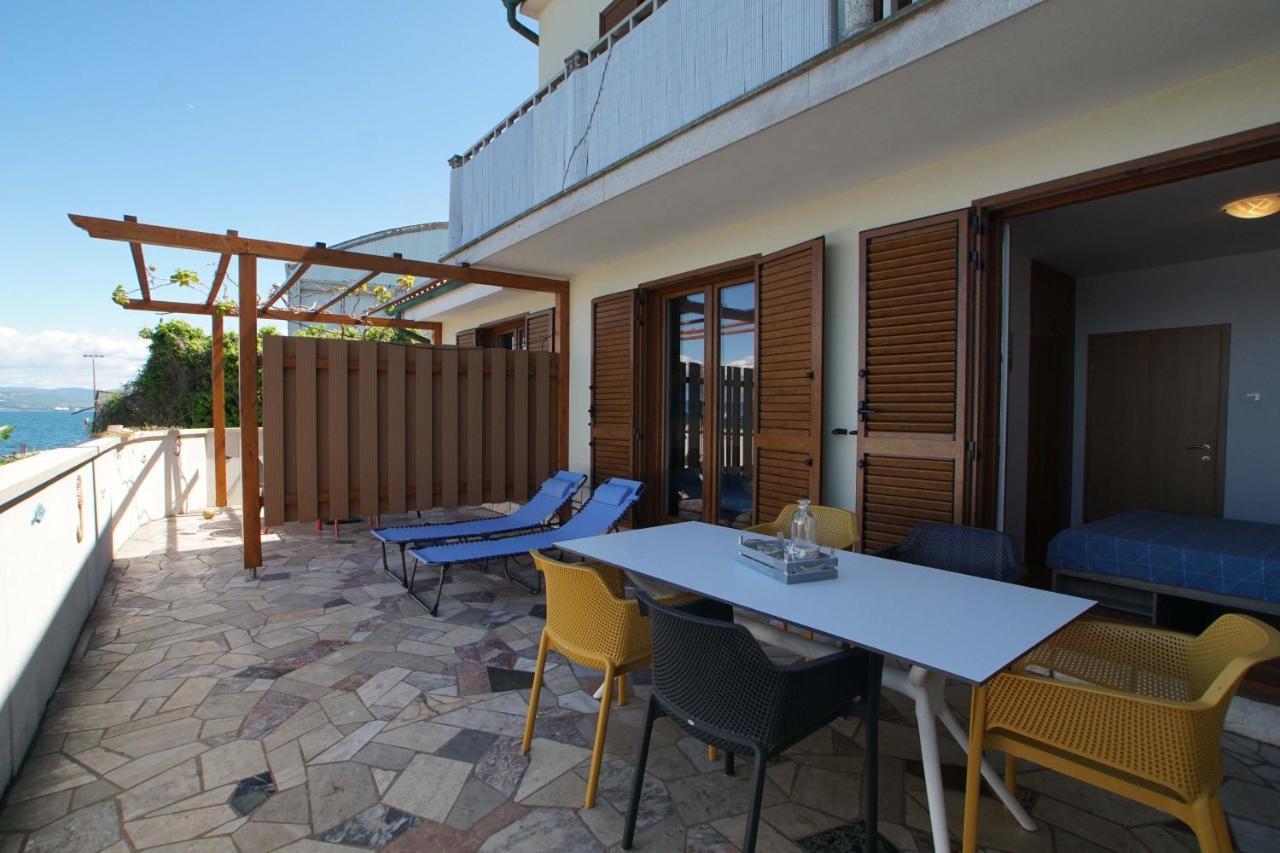 Apartmaji Pri Bosi Nogi Izola Bagian luar foto