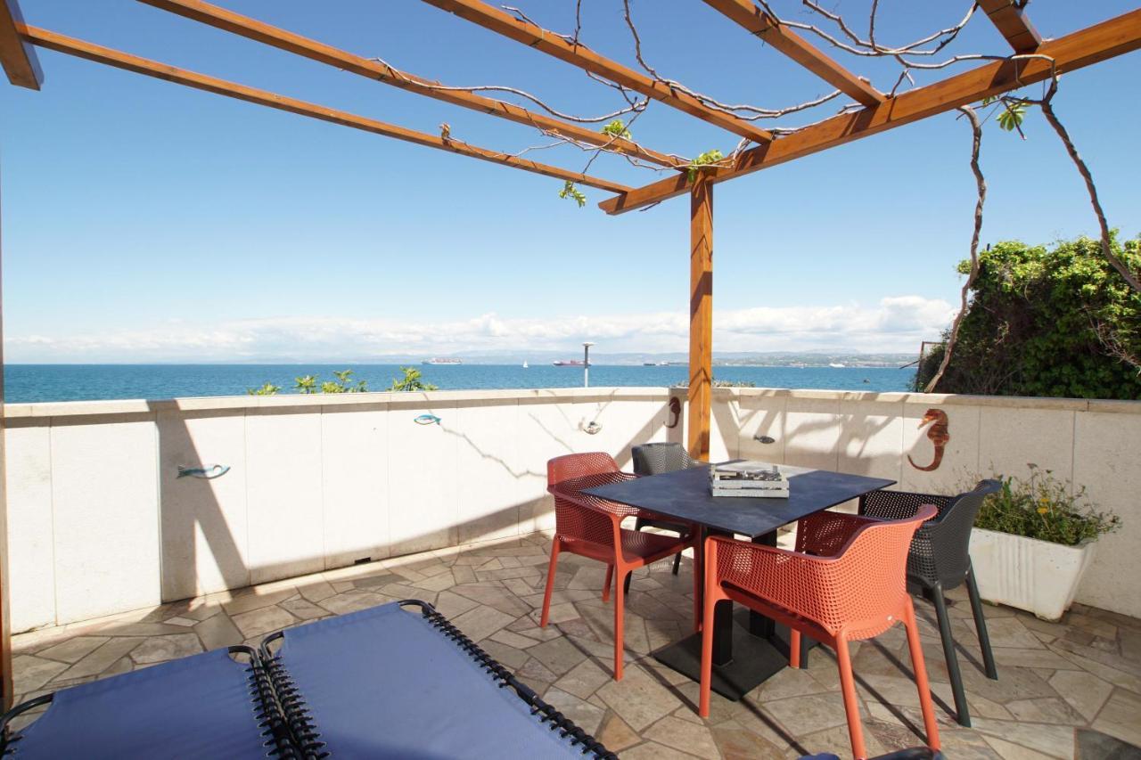 Apartmaji Pri Bosi Nogi Izola Bagian luar foto