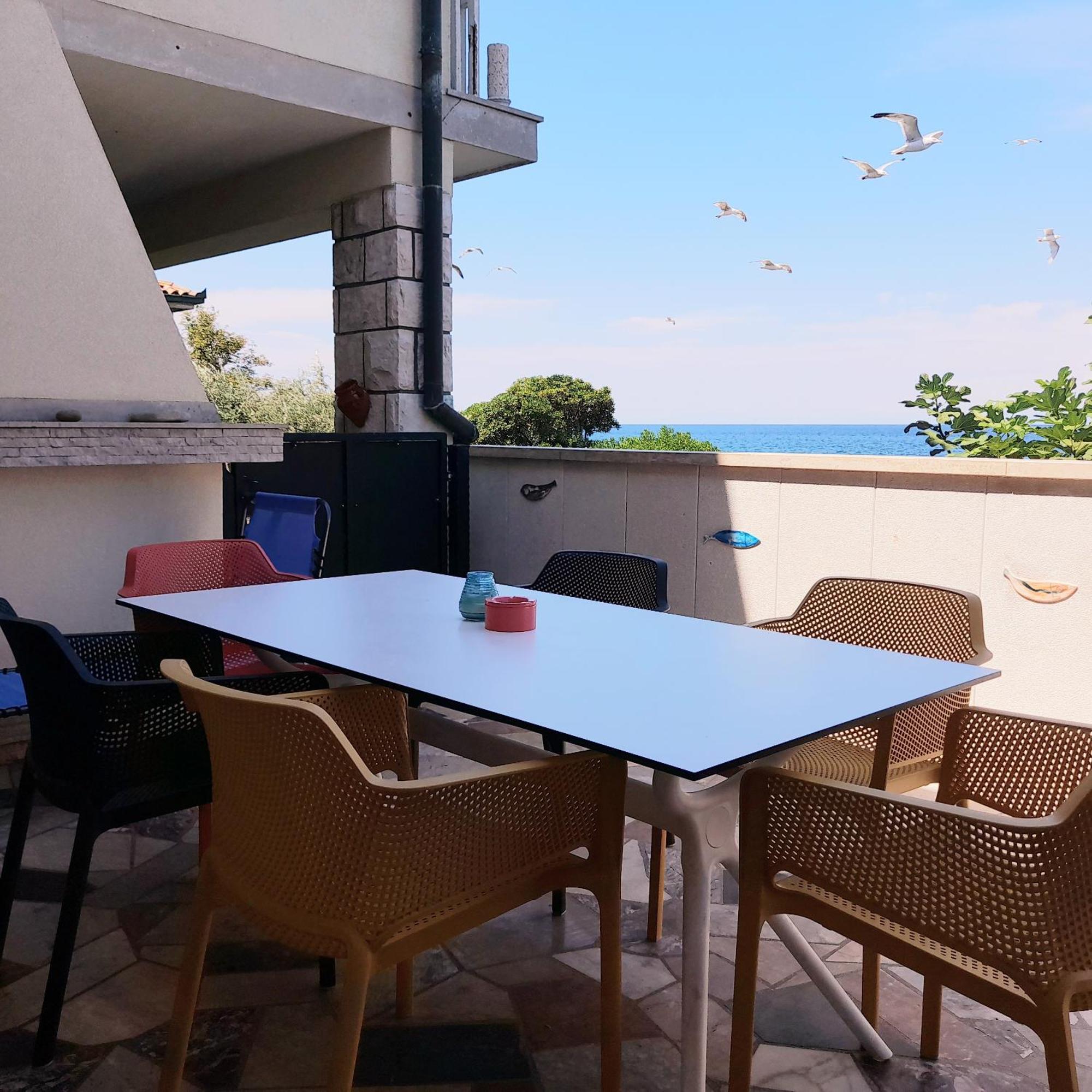 Apartmaji Pri Bosi Nogi Izola Bagian luar foto